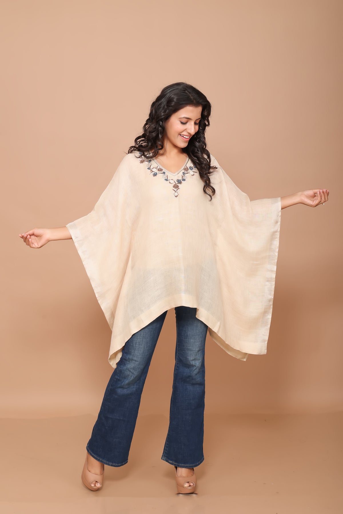 SHORT BEIGE TOP